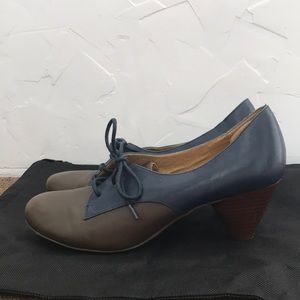 Seychelles Spellbound Navy & Brown Vintage Heels